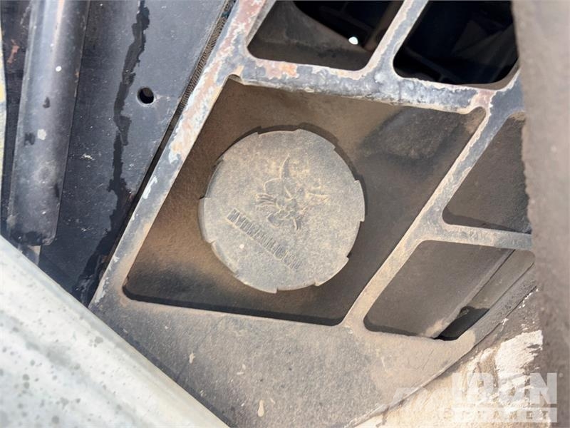 Bobcat 873 لوادر انزلاقية التوجيه