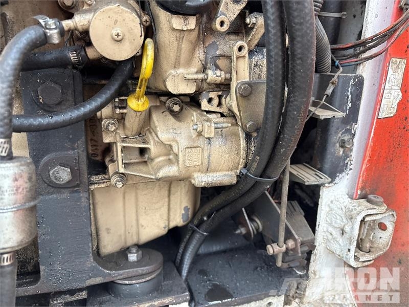 Bobcat 873 لوادر انزلاقية التوجيه