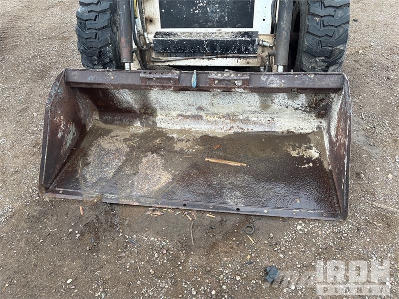 Bobcat 873 لوادر انزلاقية التوجيه