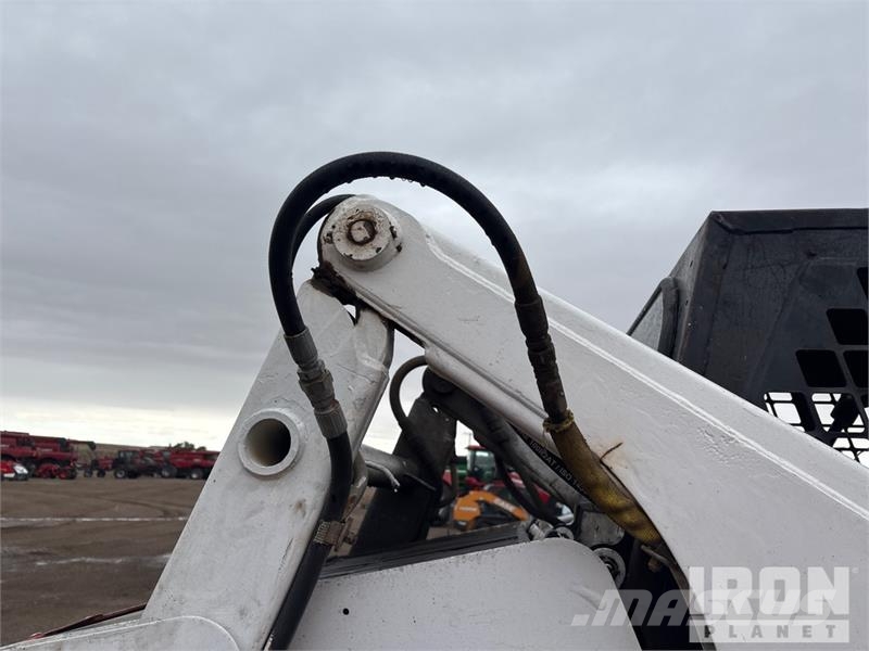Bobcat 873 لوادر انزلاقية التوجيه