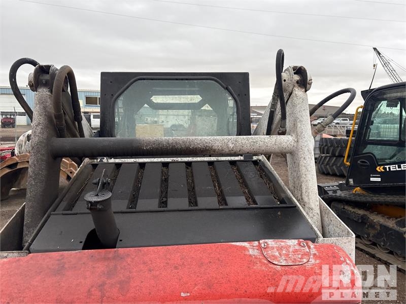 Bobcat 873 لوادر انزلاقية التوجيه