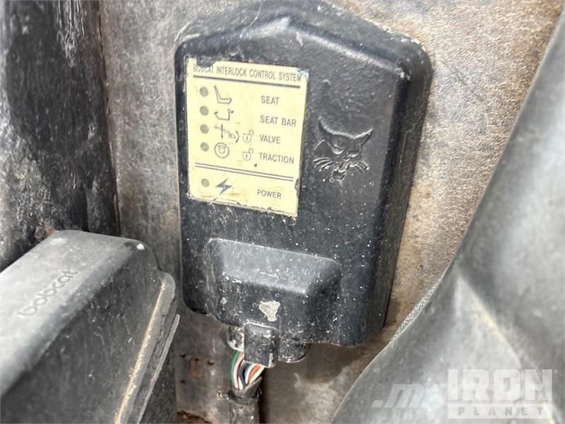 Bobcat 873 لوادر انزلاقية التوجيه