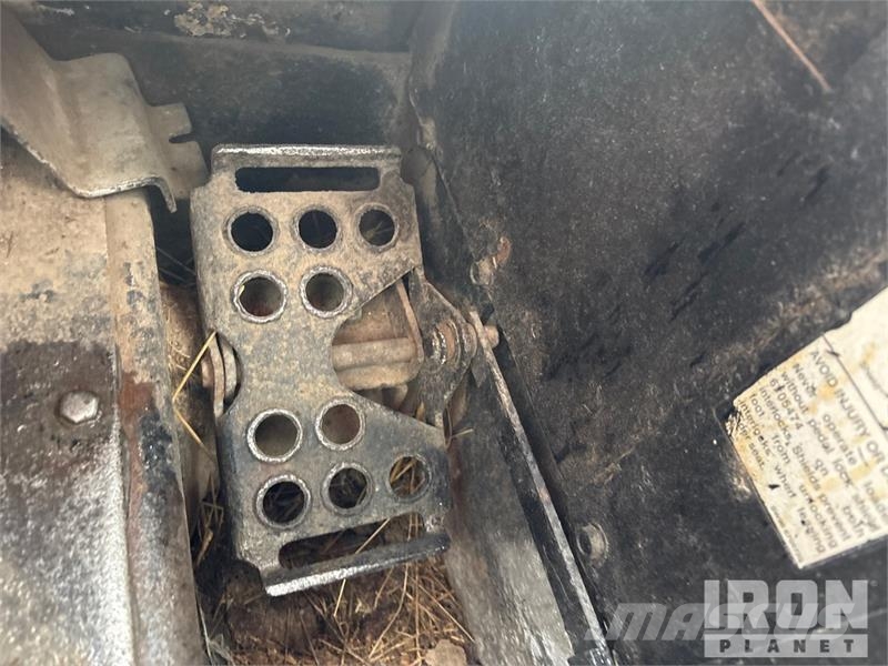 Bobcat 873 لوادر انزلاقية التوجيه