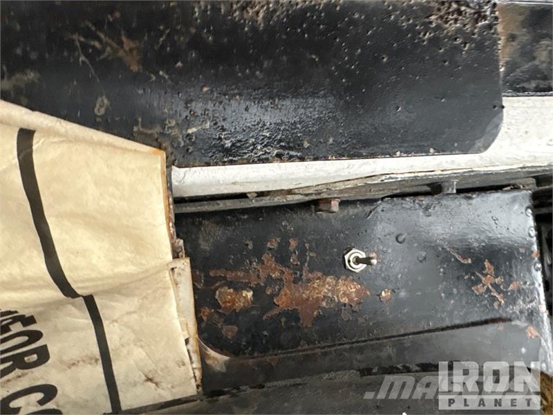 Bobcat 873 لوادر انزلاقية التوجيه