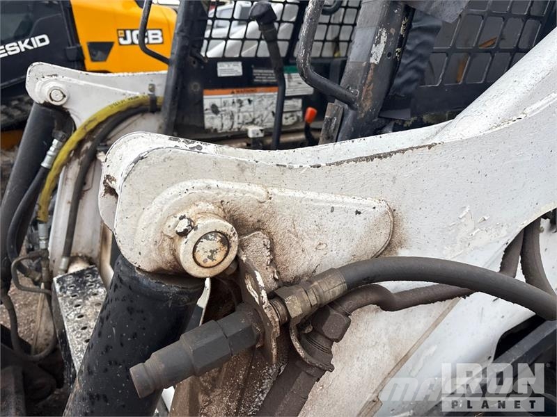 Bobcat 873 لوادر انزلاقية التوجيه