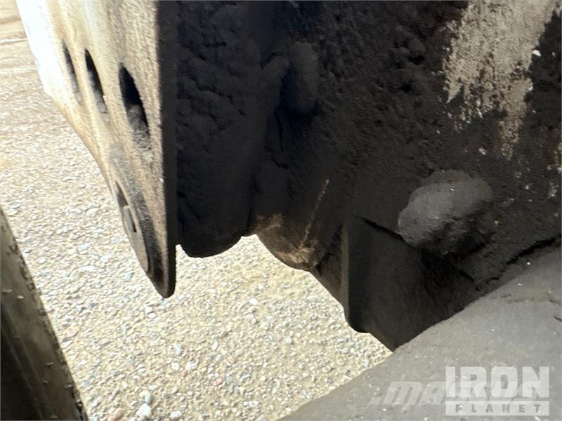 Bobcat 873 لوادر انزلاقية التوجيه