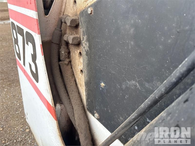 Bobcat 873 لوادر انزلاقية التوجيه