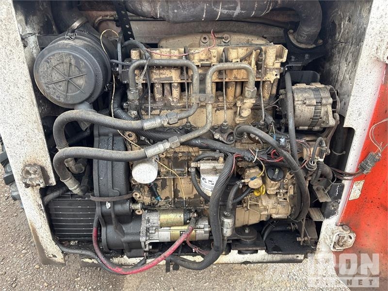 Bobcat 873 لوادر انزلاقية التوجيه