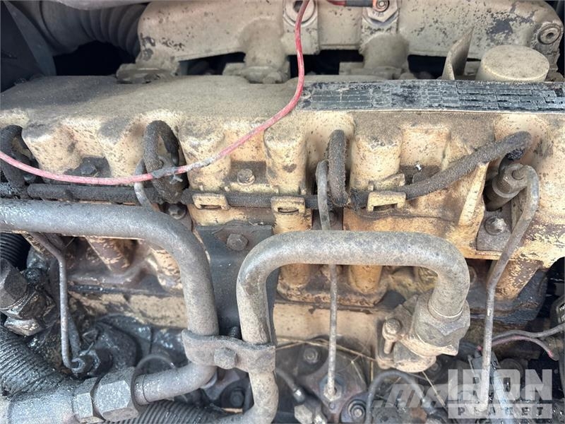 Bobcat 873 لوادر انزلاقية التوجيه