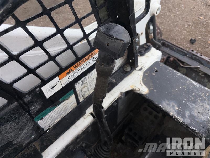 Bobcat 873 لوادر انزلاقية التوجيه