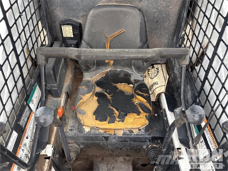 Bobcat 873 لوادر انزلاقية التوجيه