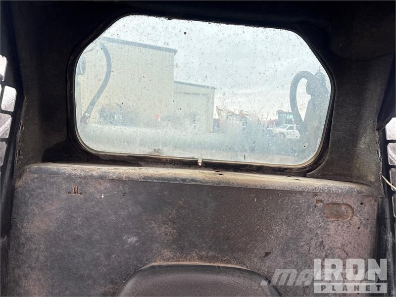 Bobcat 873 لوادر انزلاقية التوجيه