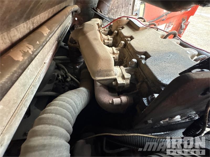 Bobcat 873 لوادر انزلاقية التوجيه