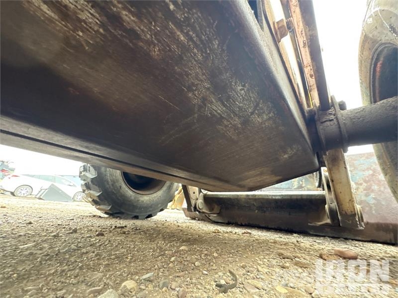 Bobcat 873 لوادر انزلاقية التوجيه