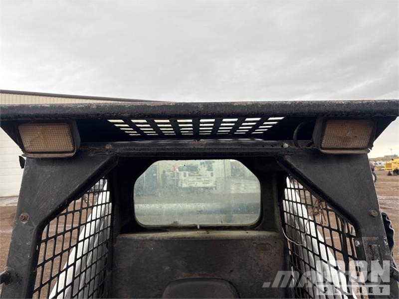 Bobcat 873 لوادر انزلاقية التوجيه