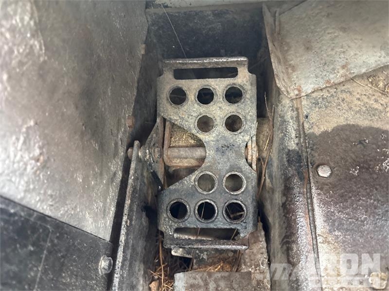 Bobcat 873 لوادر انزلاقية التوجيه