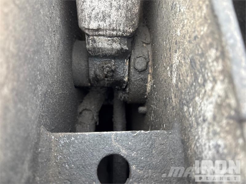Bobcat 873 لوادر انزلاقية التوجيه