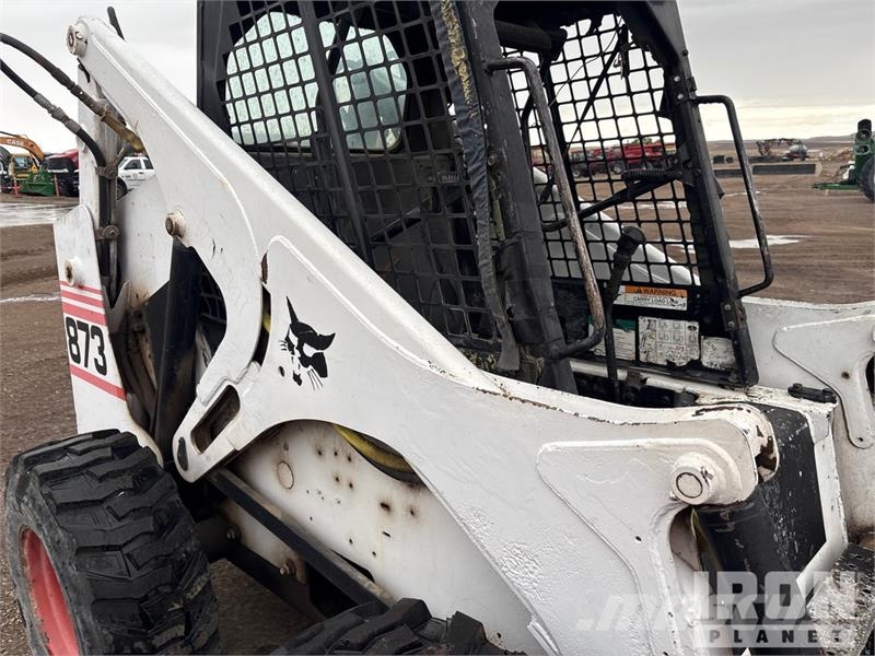 Bobcat 873 لوادر انزلاقية التوجيه