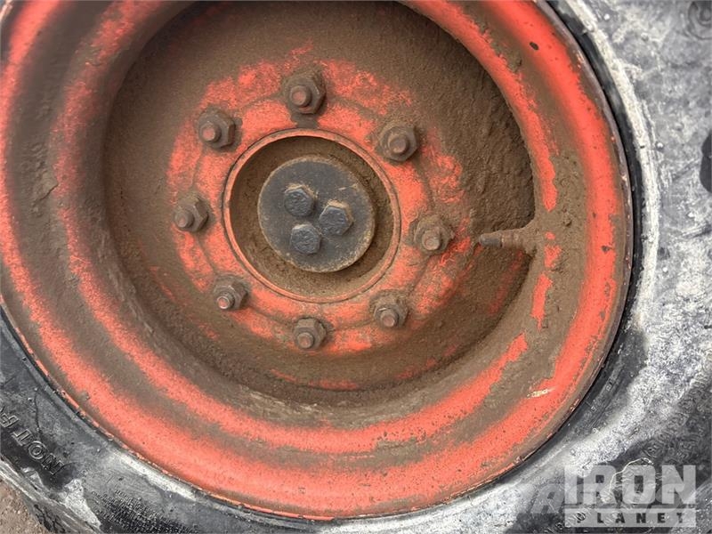 Bobcat 873 لوادر انزلاقية التوجيه