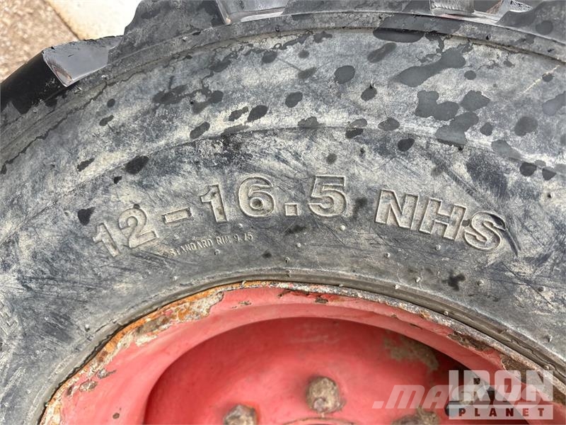 Bobcat 873 لوادر انزلاقية التوجيه
