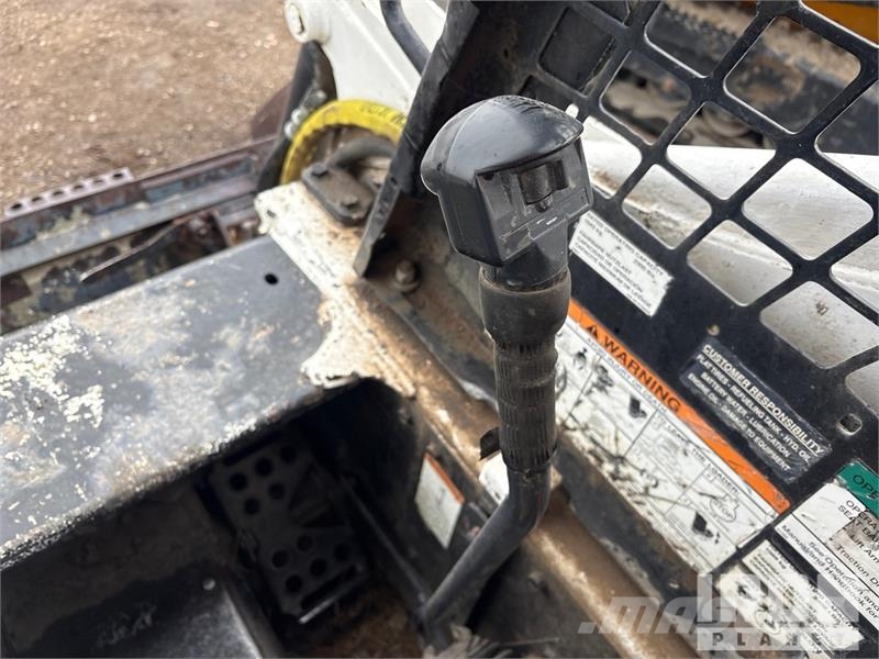 Bobcat 873 لوادر انزلاقية التوجيه