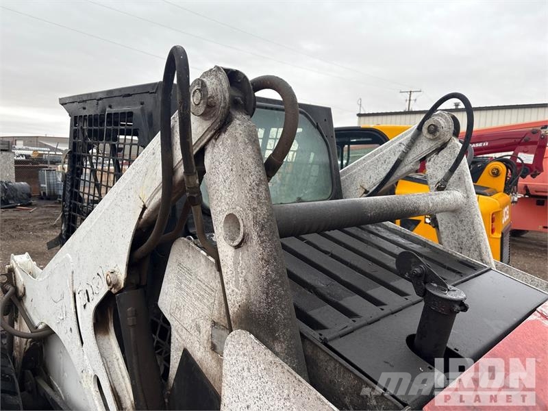 Bobcat 873 لوادر انزلاقية التوجيه