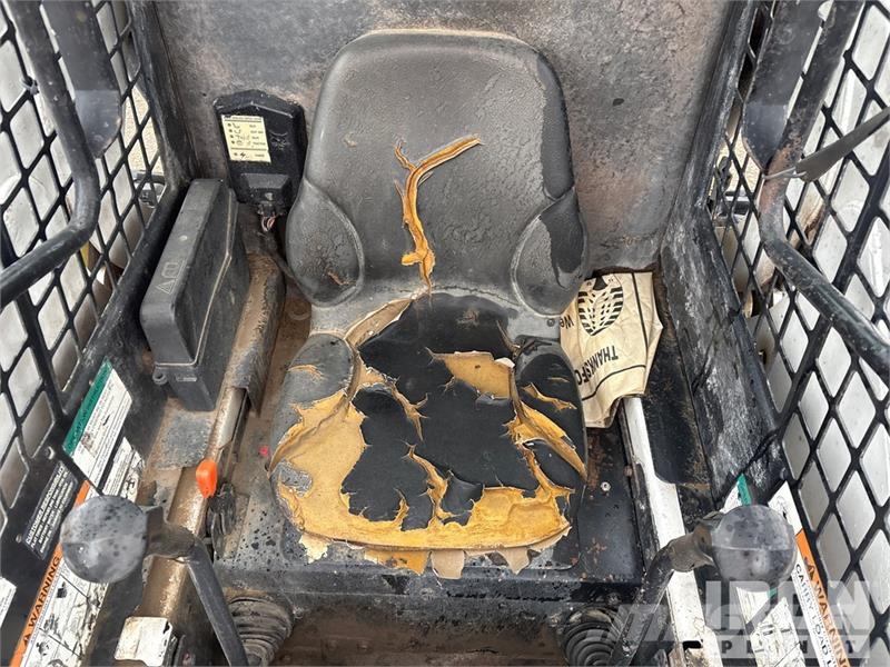 Bobcat 873 لوادر انزلاقية التوجيه