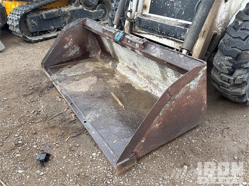 Bobcat 873 لوادر انزلاقية التوجيه