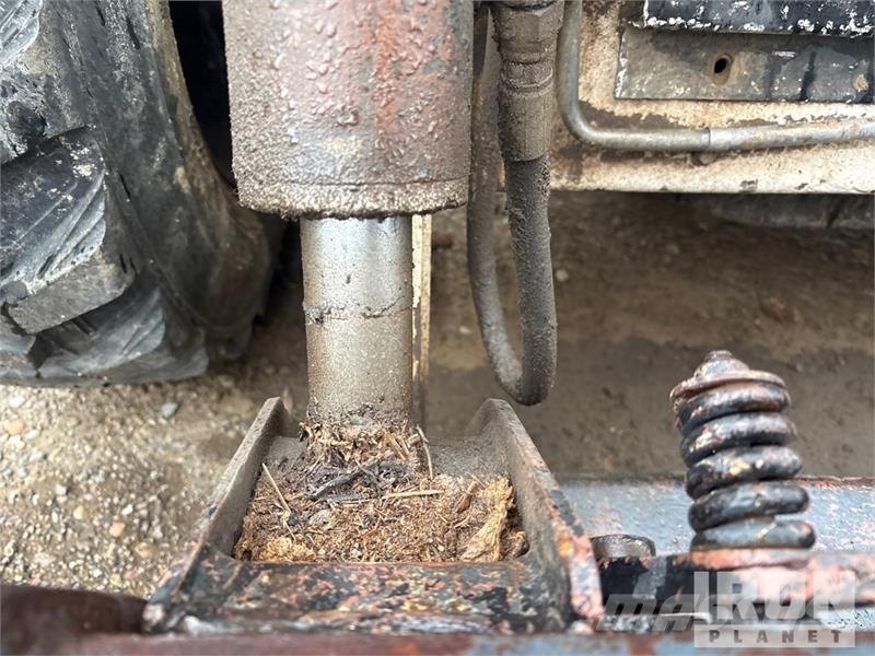 Bobcat 873 لوادر انزلاقية التوجيه
