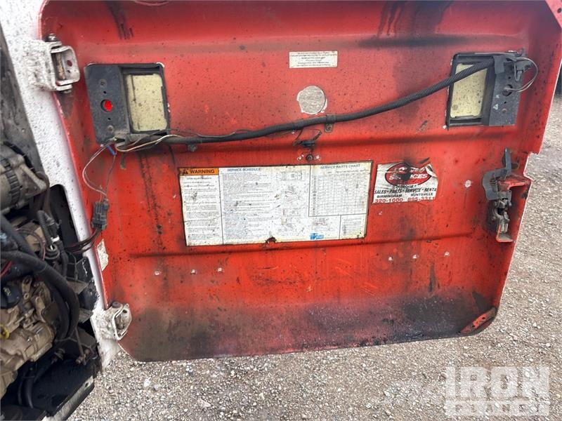 Bobcat 873 لوادر انزلاقية التوجيه