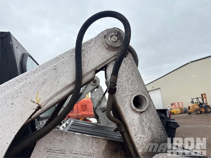 Bobcat 873 لوادر انزلاقية التوجيه