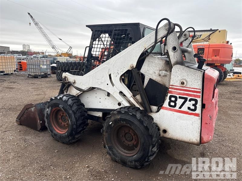 Bobcat 873 لوادر انزلاقية التوجيه