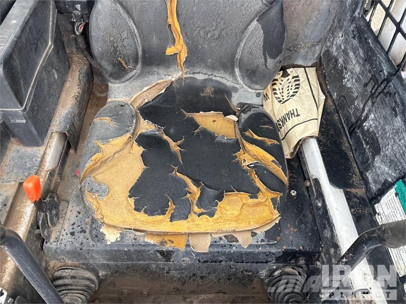 Bobcat 873 لوادر انزلاقية التوجيه
