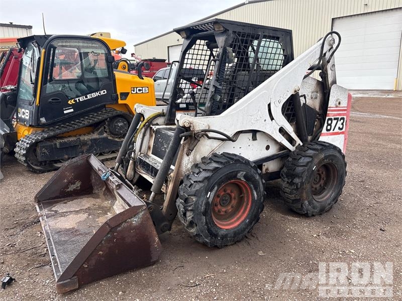 Bobcat 873 لوادر انزلاقية التوجيه