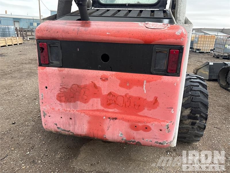 Bobcat 873 لوادر انزلاقية التوجيه