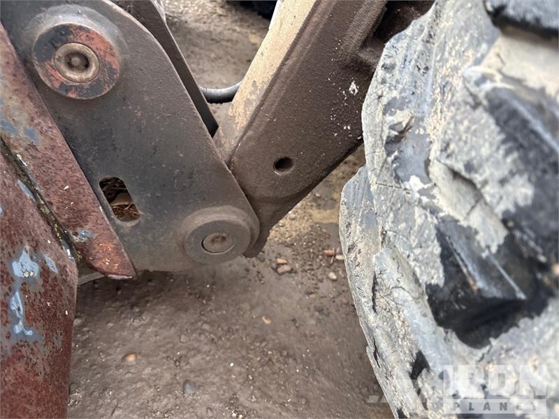 Bobcat 873 لوادر انزلاقية التوجيه