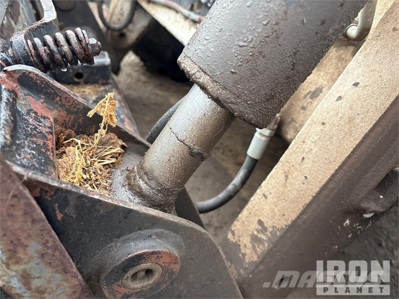 Bobcat 873 لوادر انزلاقية التوجيه