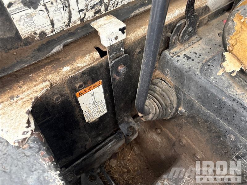 Bobcat 873 لوادر انزلاقية التوجيه