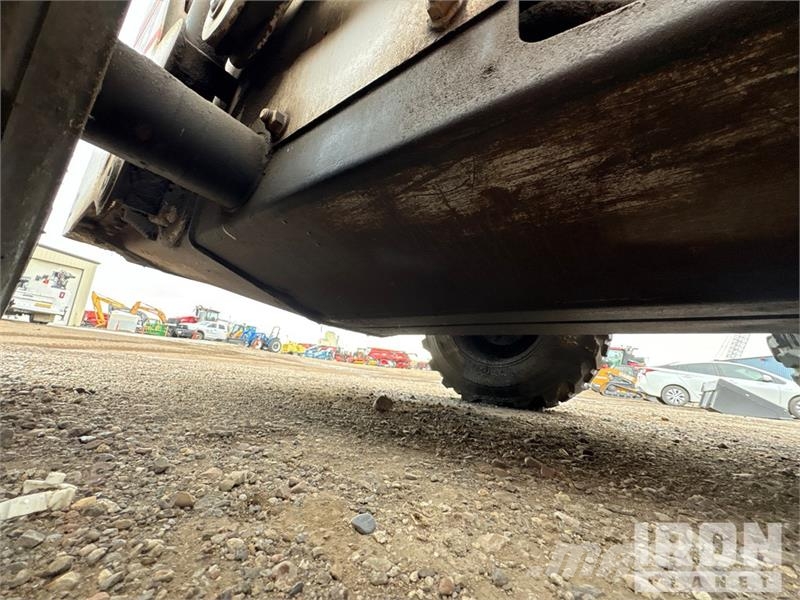 Bobcat 873 لوادر انزلاقية التوجيه