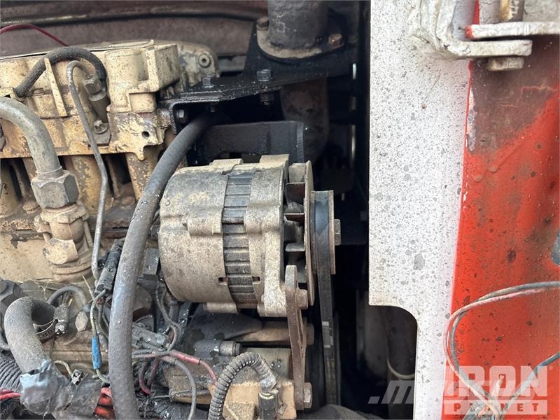 Bobcat 873 لوادر انزلاقية التوجيه