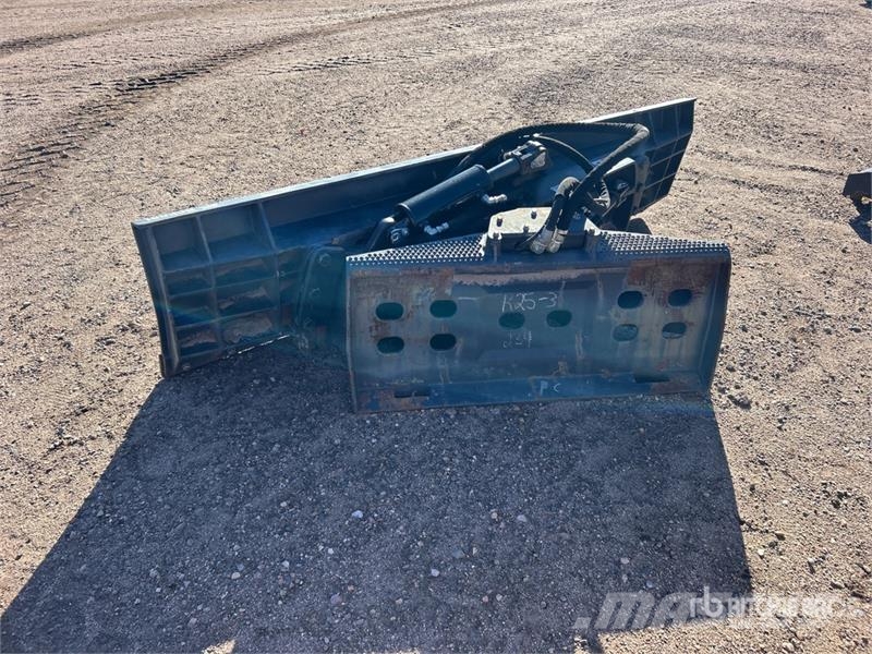 Bobcat 96 in PAT Skid Steer Dozer نصول