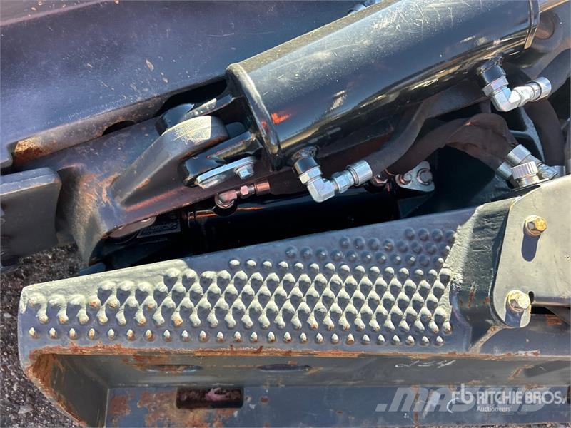 Bobcat 96 in PAT Skid Steer Dozer نصول