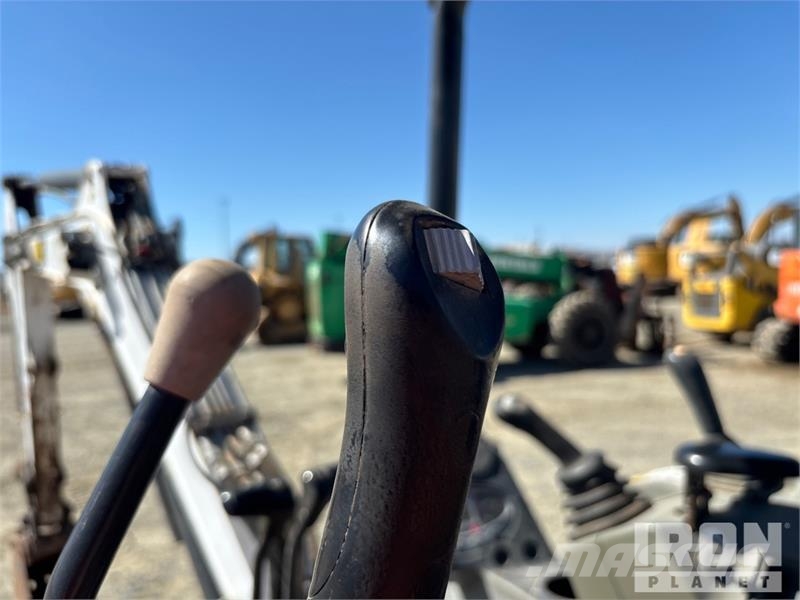 Bobcat E32i Mini Excavator 小型挖掘机