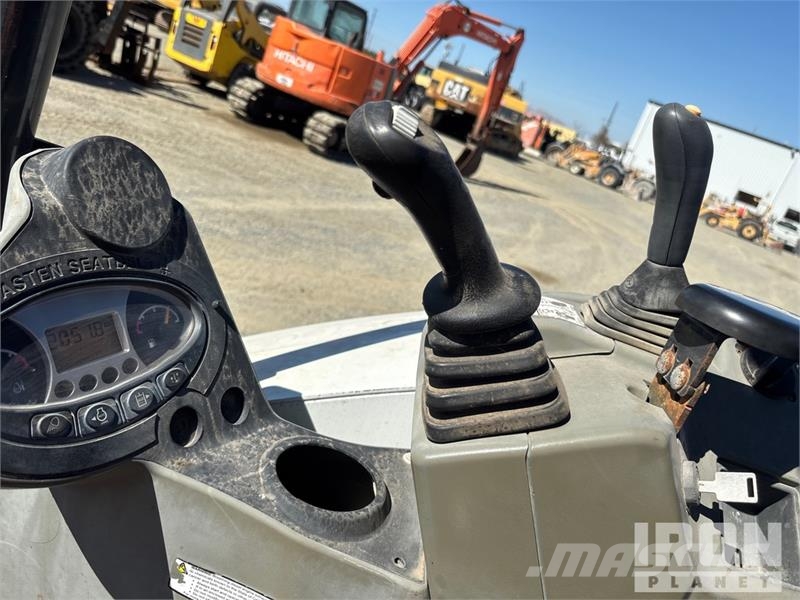 Bobcat E32i Mini Excavator 小型挖掘机
