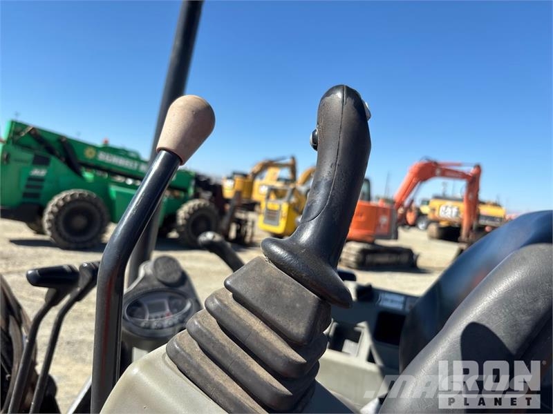 Bobcat E32i Mini Excavator 小型挖掘机