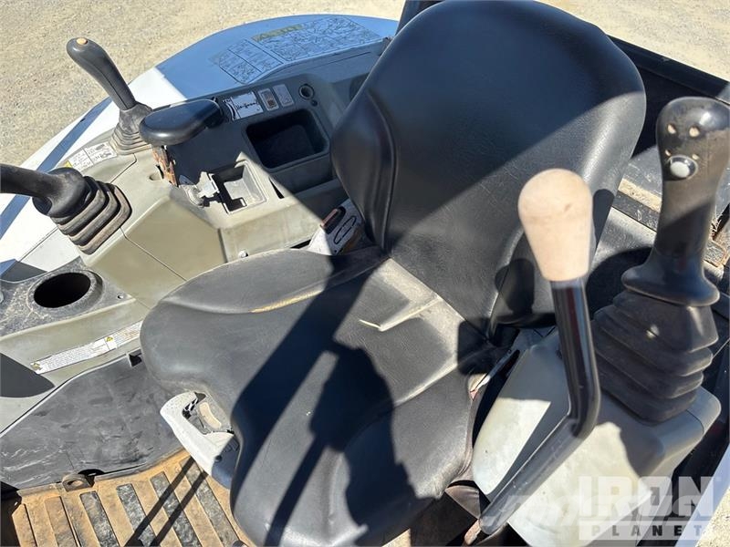 Bobcat E32i Mini Excavator 小型挖掘机