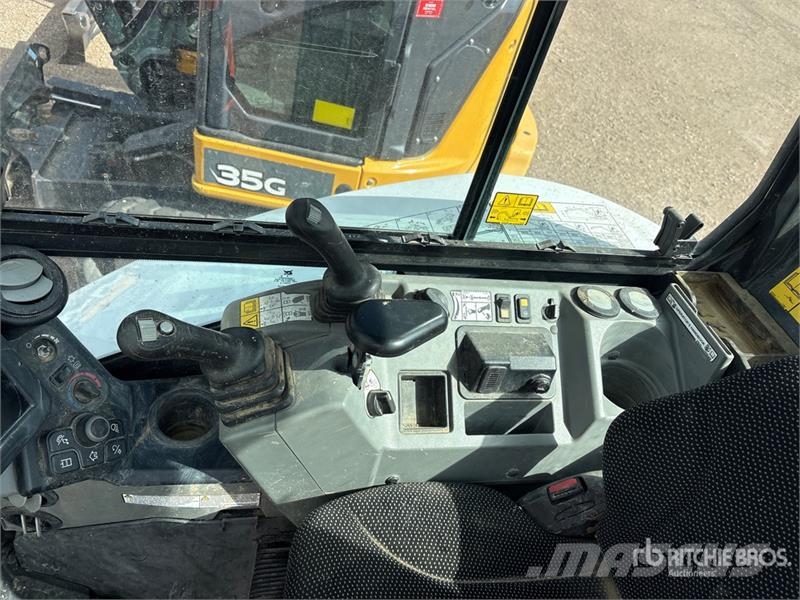 Bobcat E38 Mini Excavator Minigravemaskiner