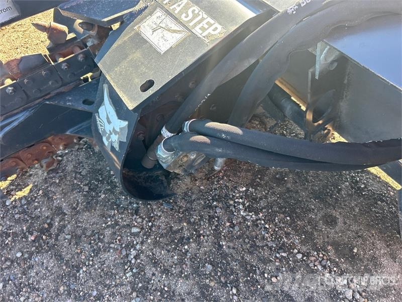 Bobcat LT313 60 in Skid Steer Trencher Sleuvengravers