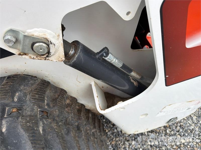 Bobcat MT100 Compact Track Loader لوادر انزلاقية التوجيه
