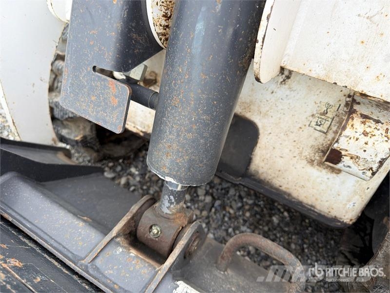 Bobcat MT100 Compact Track Loader لوادر انزلاقية التوجيه